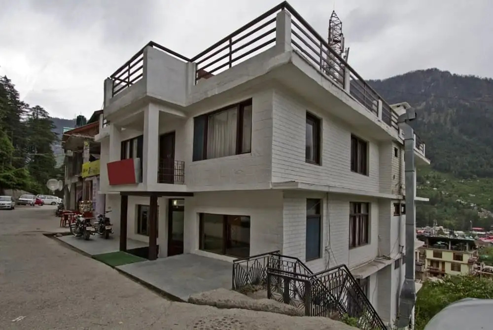 OYO 38167 Maa Charan Residency