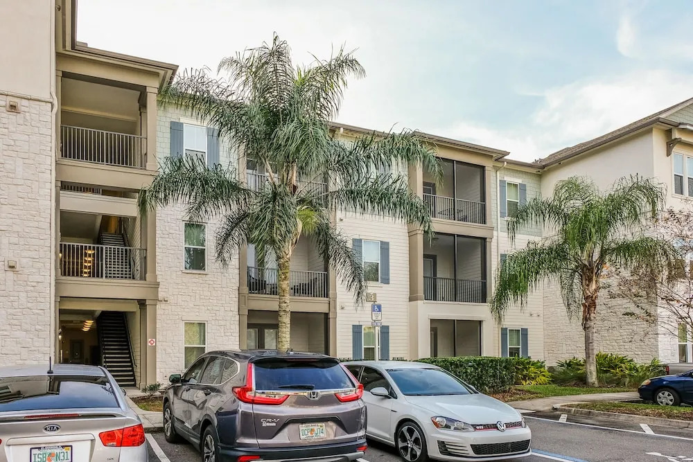 Apartment with Parking by Frontdesk