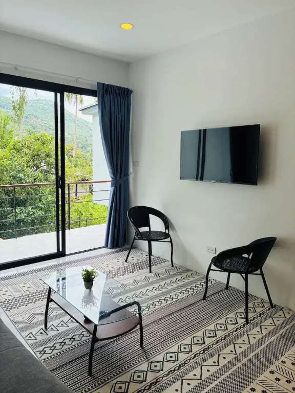 Hillside Haven-Luxury Room