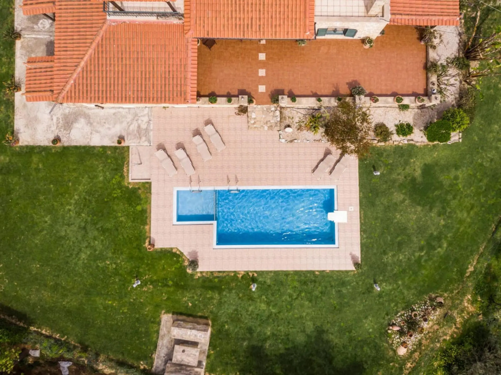 Athina Traditional Villa | Stalos