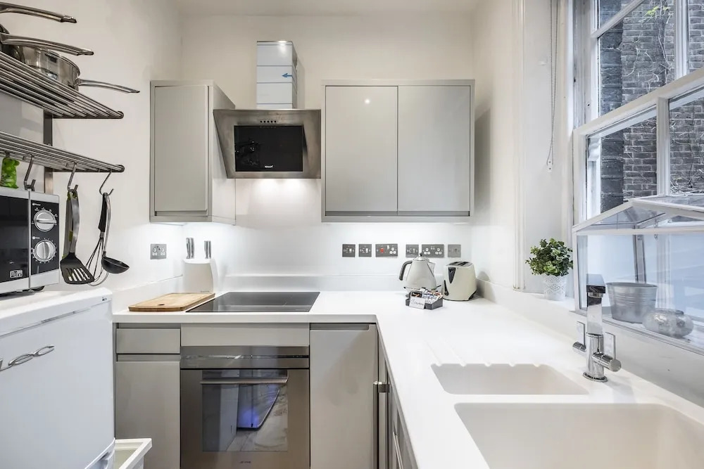 Bright Warwick Chambers Apartment - JPL