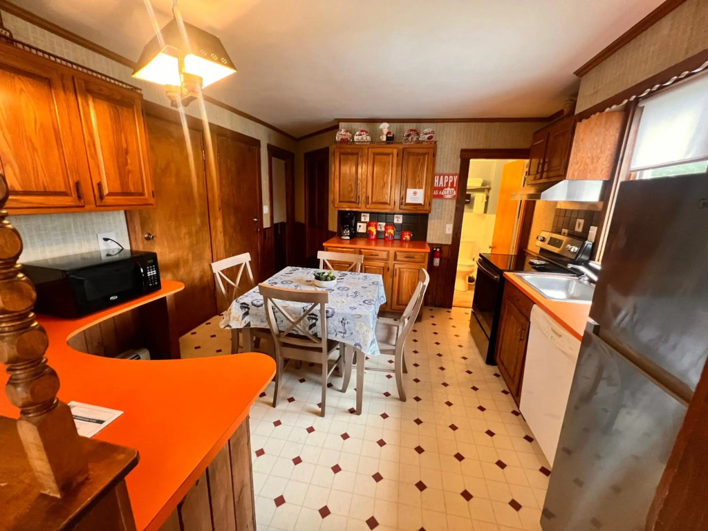 Claddagh Motel & Suites