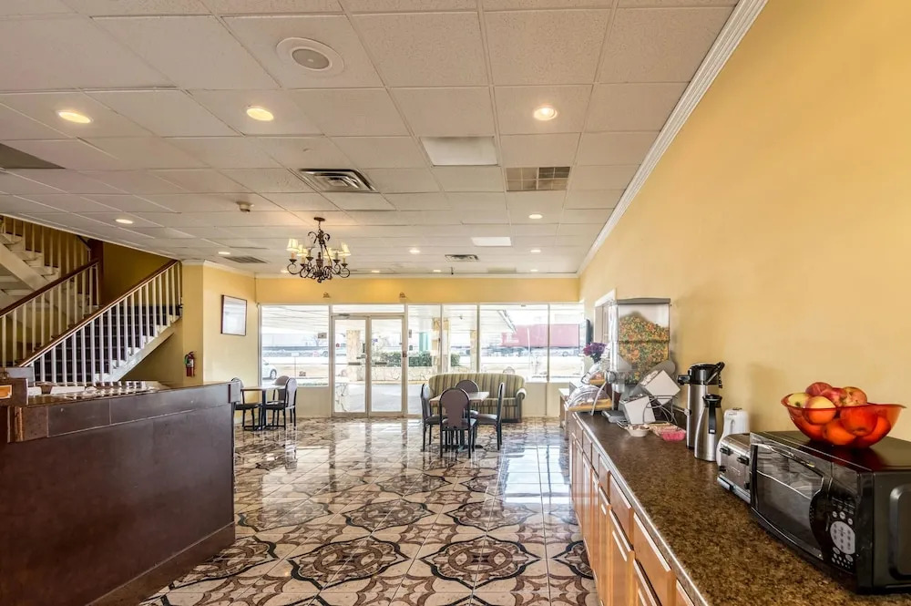 Rodeway Inn Arlington Entertainment District Area