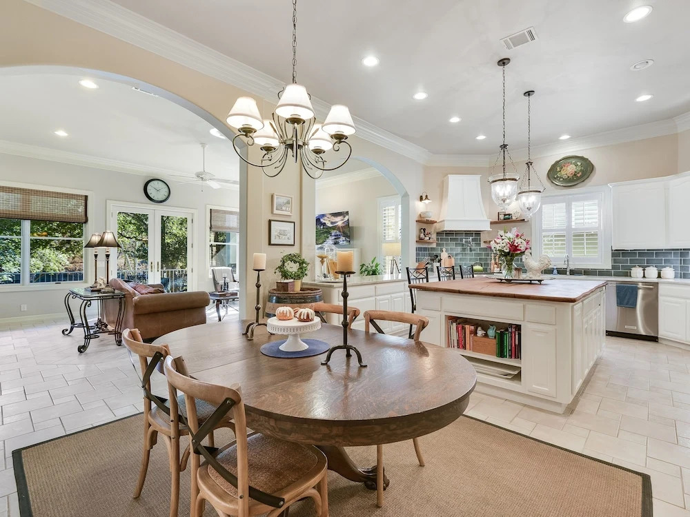 The Arrive Epic Estate On Lake Austin 5 Bedroom Estate