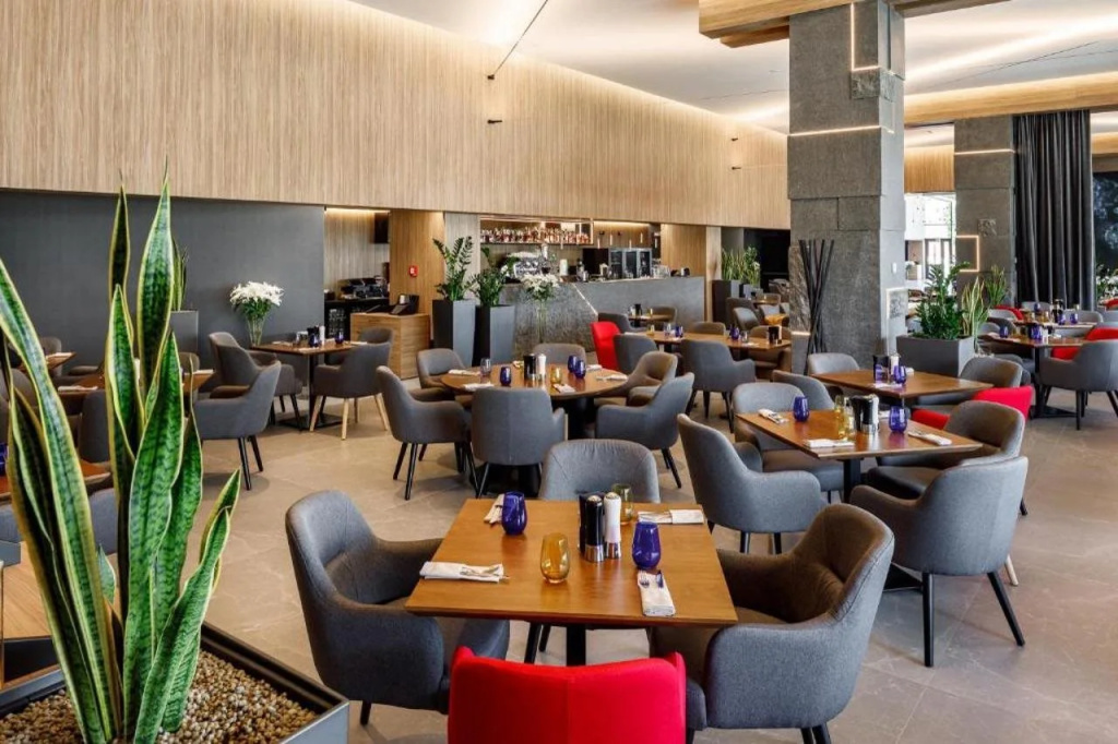 Qosmo Brasov Hotel