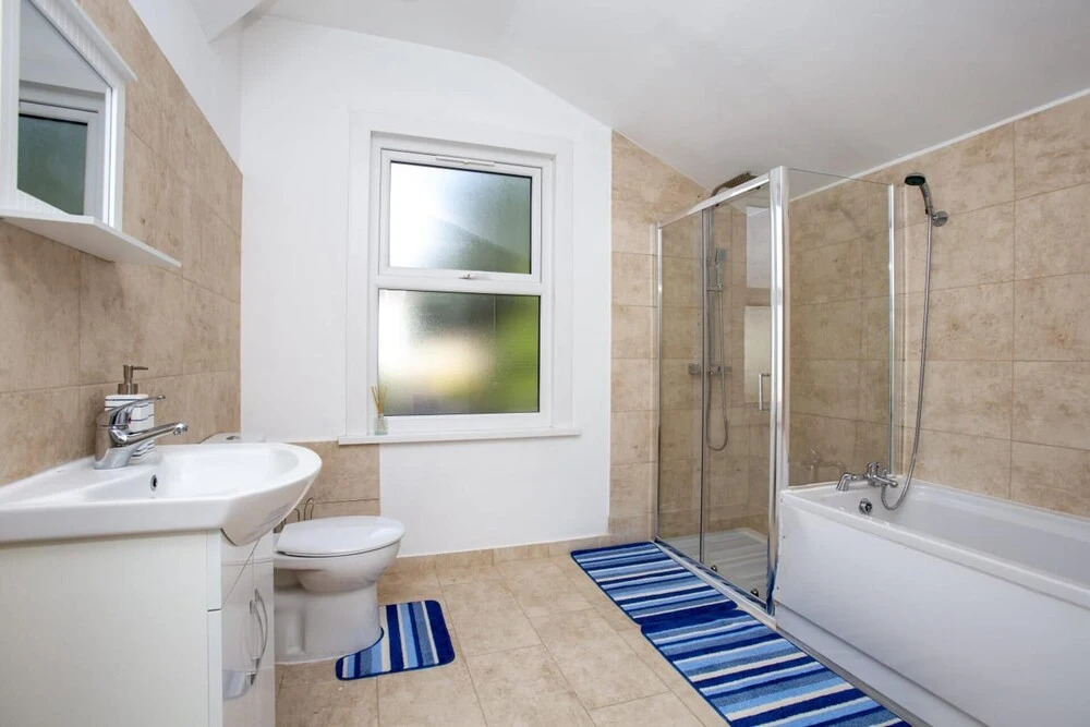 Dream Home Estate - 3 Bedrooms 2 Bathrooms