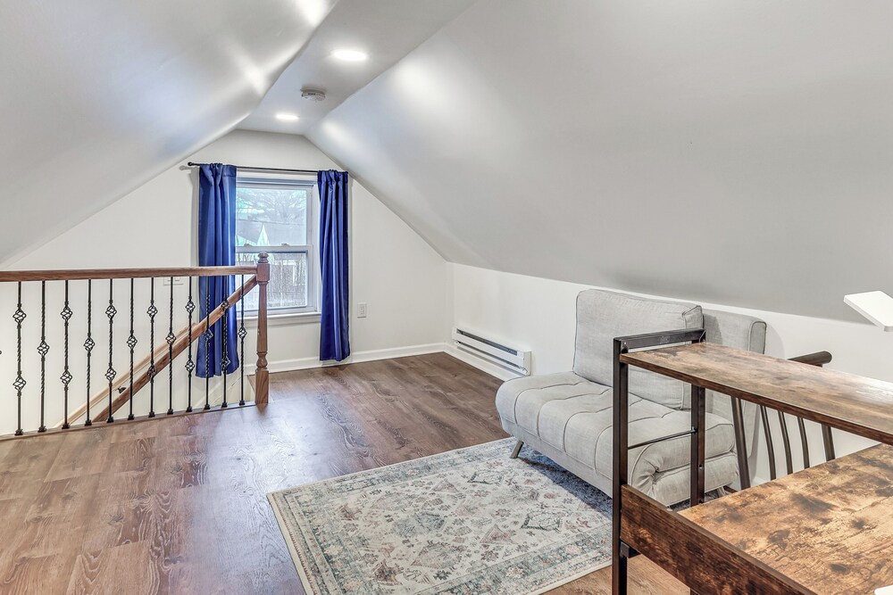 Near Belleville Park & Metlife: Pet-friendly Stay!