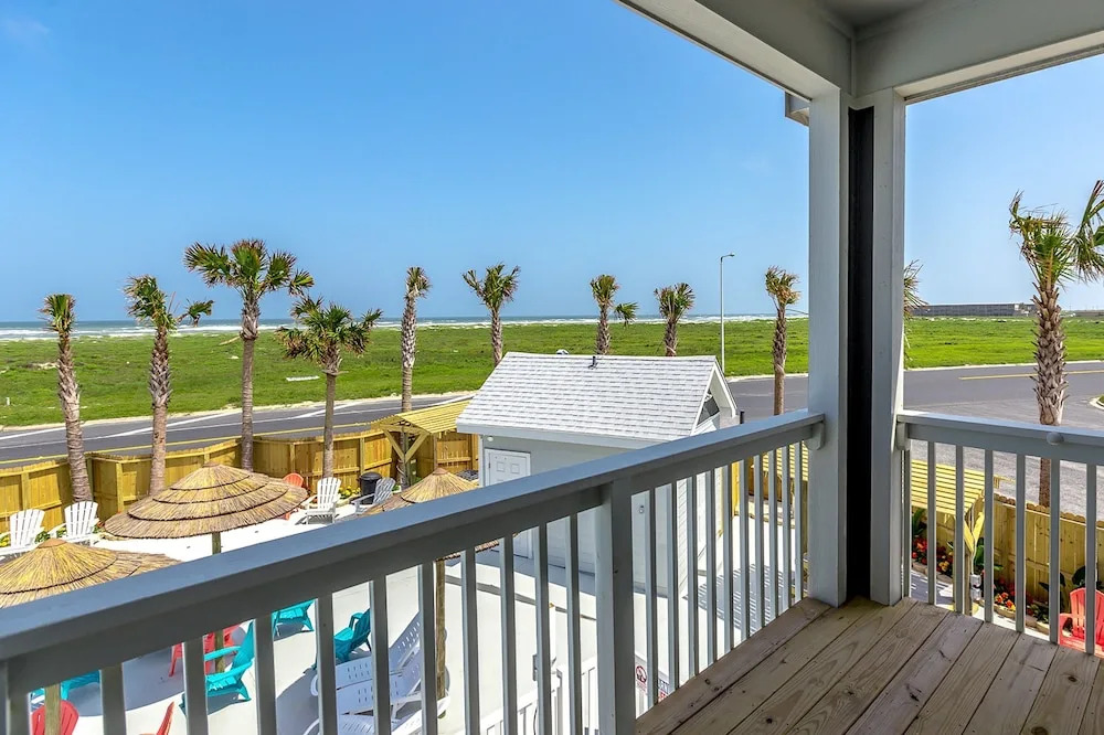 3br/2.5ba Padre Island Townhome 3 Bedroom Townhouse