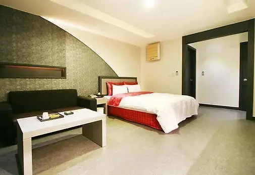 Hotel River