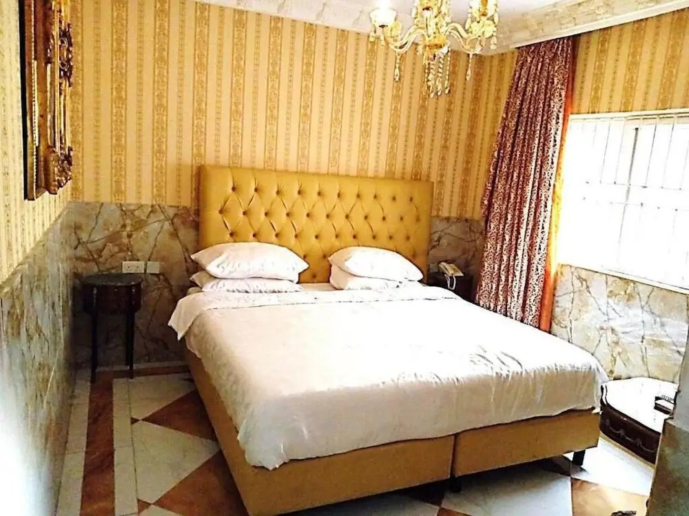 Grand Emperor Hotel