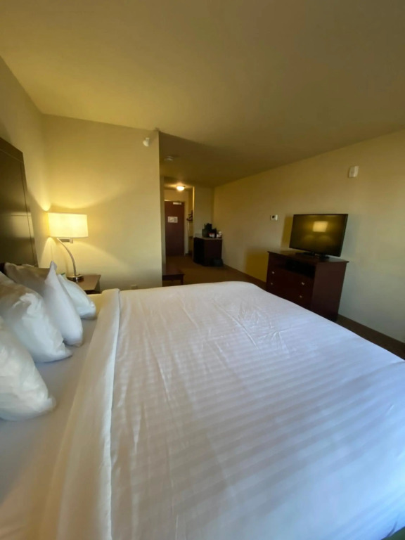 Cobblestone Hotel & Suites - Broken Bow