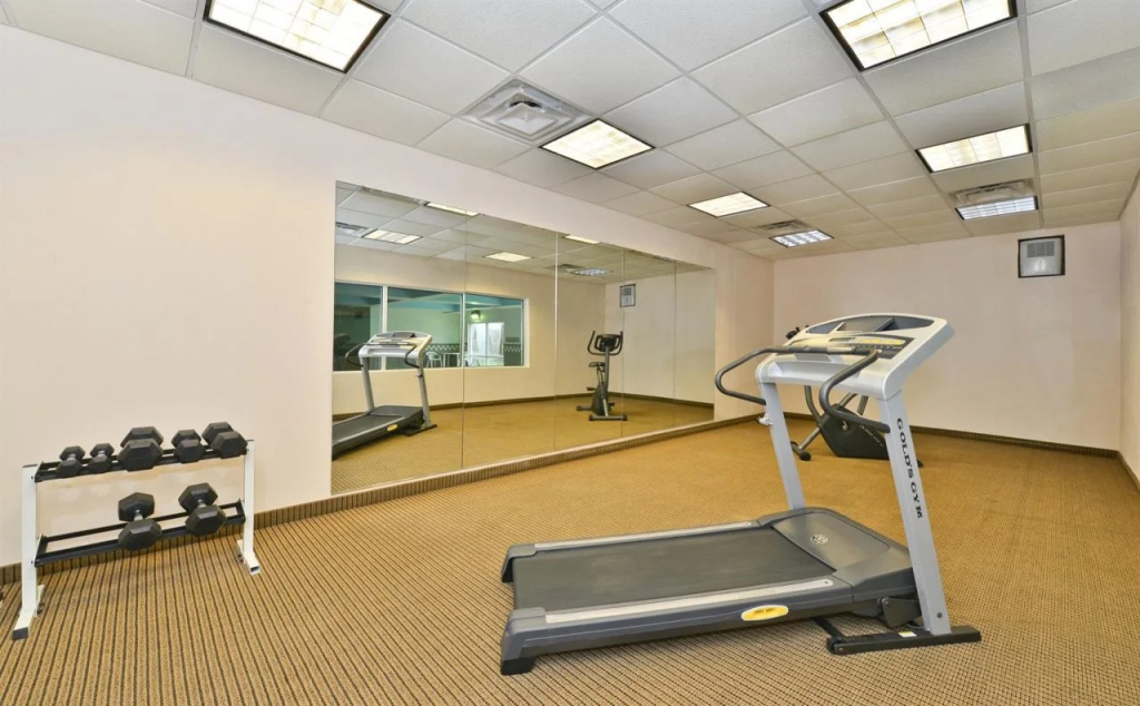 BlissPoint Inn & Suites Marion