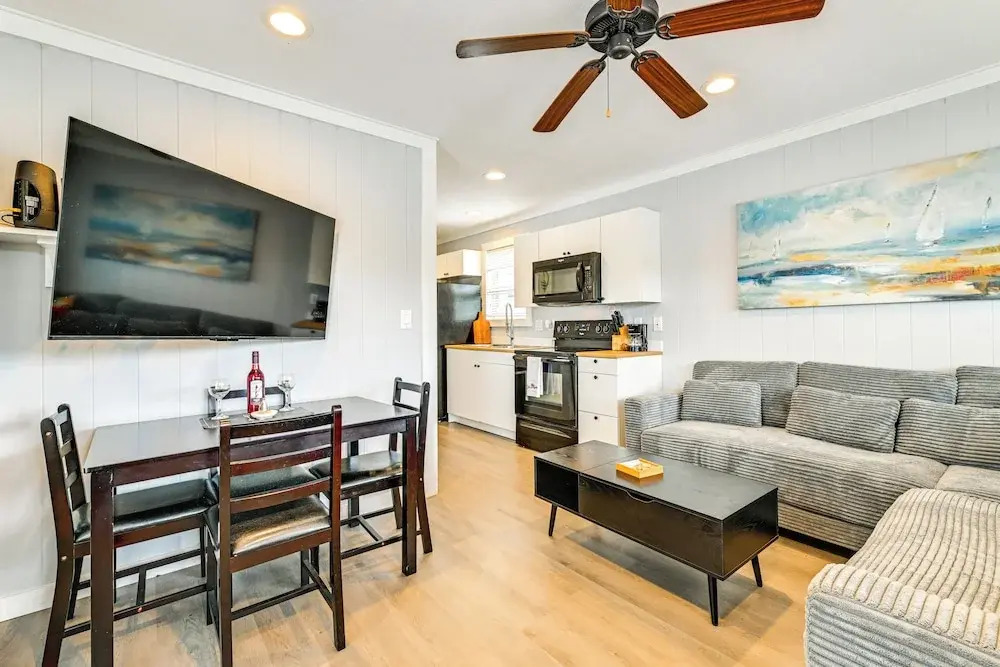 Waterfront Living & Resort Perks! Lake Norman Stay