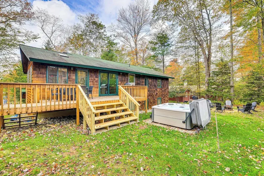 Private Hot Tub: Pocono Pines Cabin Getaway!