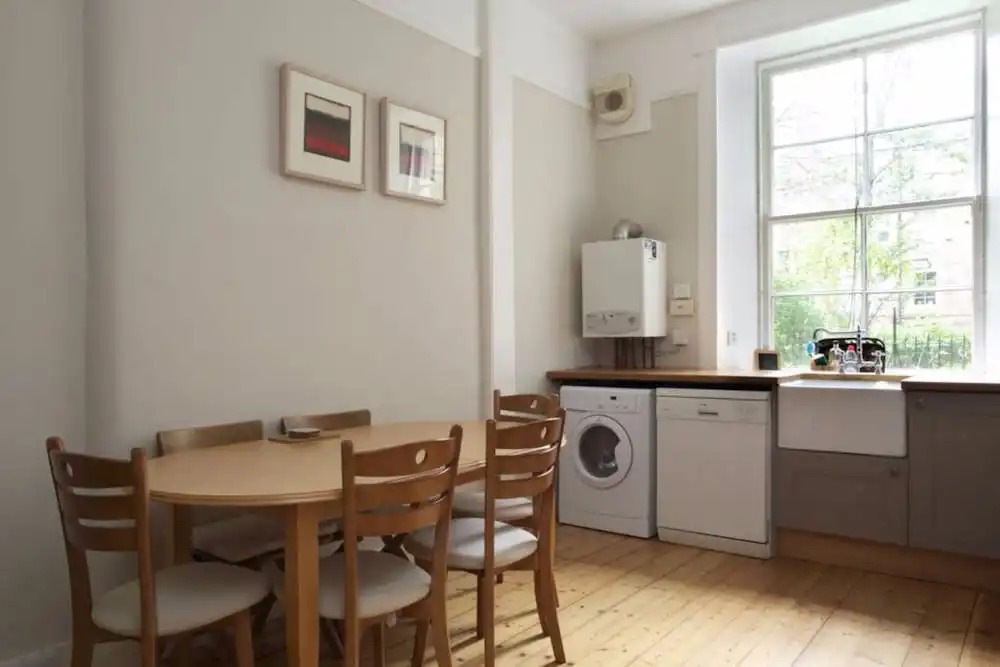2 Bedroom Stockbridge Apartment