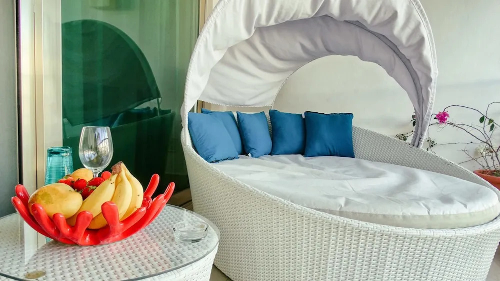 Luxurious & Central Condo In Playa Steps From The Beach