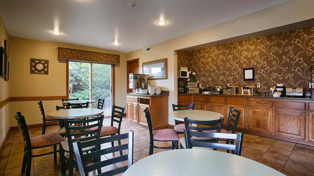 RiverTree Inn & Suites