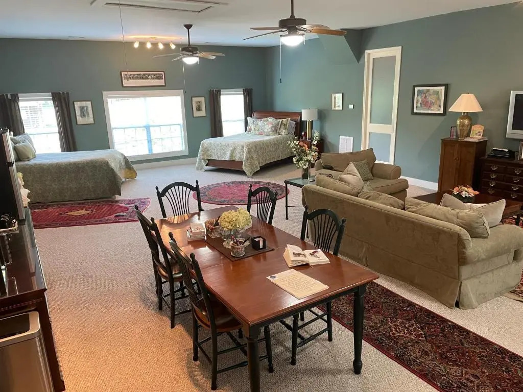 Full Circle Farm Inn