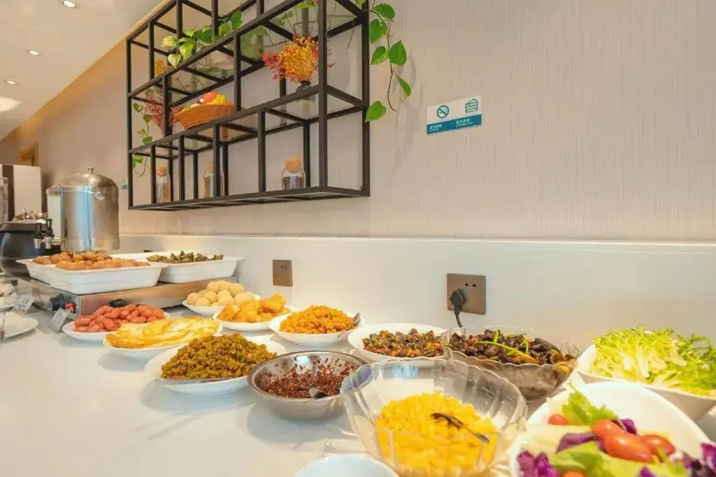 City Comfort Inn Hotel (Guilin Two Rivers And Four Lakes Sun Moon Twin Towers)