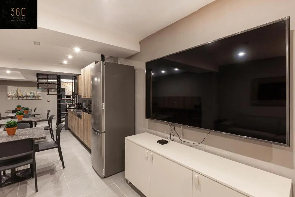 Modern, Large and Spacious HOME, Perfect for GROUP by 360 Estates