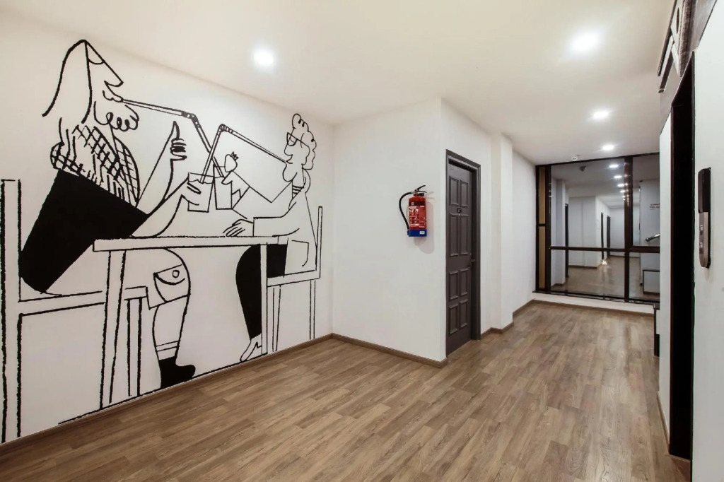OYO Townhouse 1128 Hotel Royal Palm Inn
