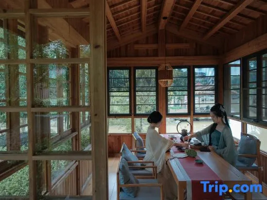Wuyishan Six Shang · Waterfront Mountains and Beautiful Stays