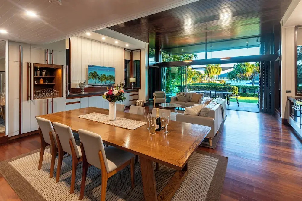 Yacht Club Villas