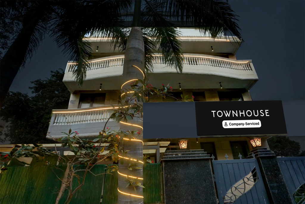 Super Townhouse Sushant Lok Phase 1 Formerly Hotel Neven