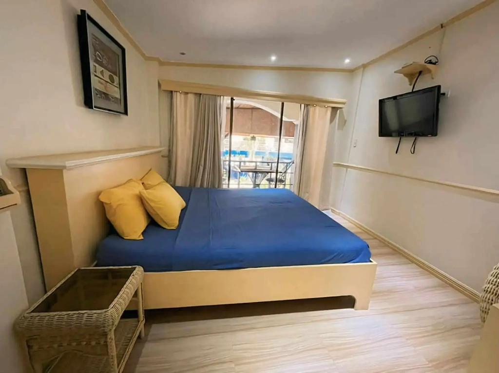 Mango's Beachfront Resort