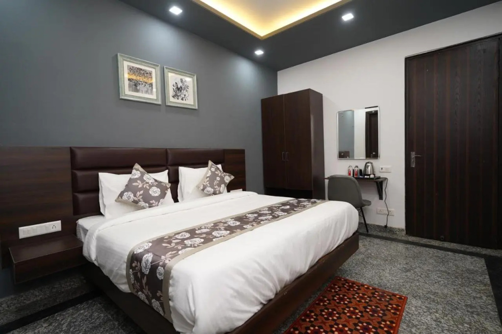 Posh Garden Inn Artemis Hospital Road Gurgaon