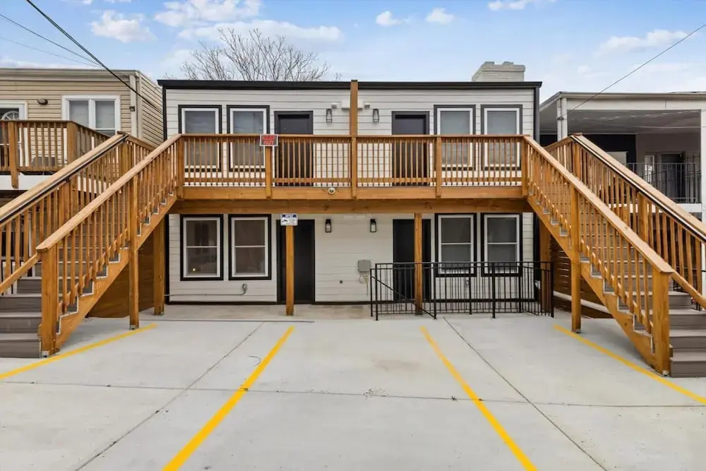 Excellent 2-BR Condo in Hip Area of DC