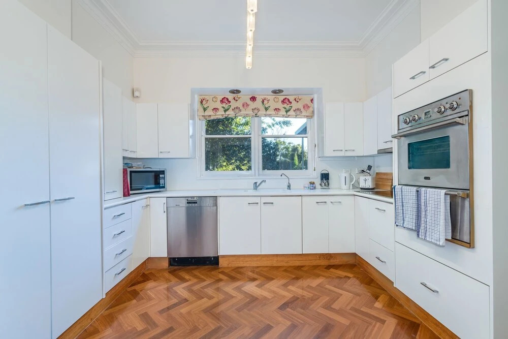 Spacious 4 Bedroom House The Hill