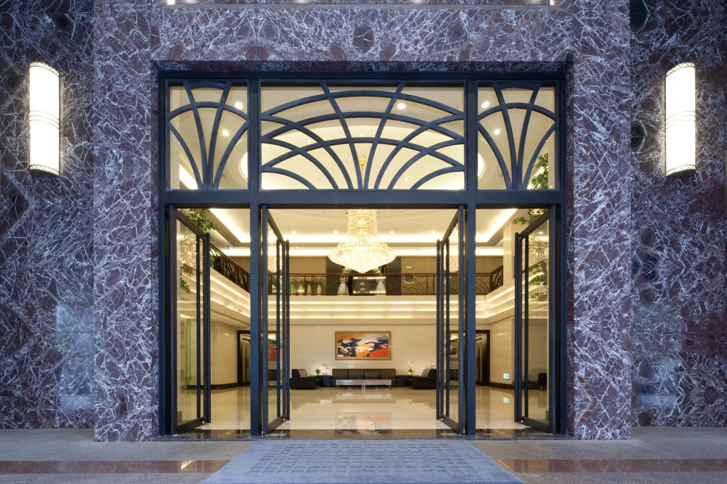 Queena Plaza Hotel