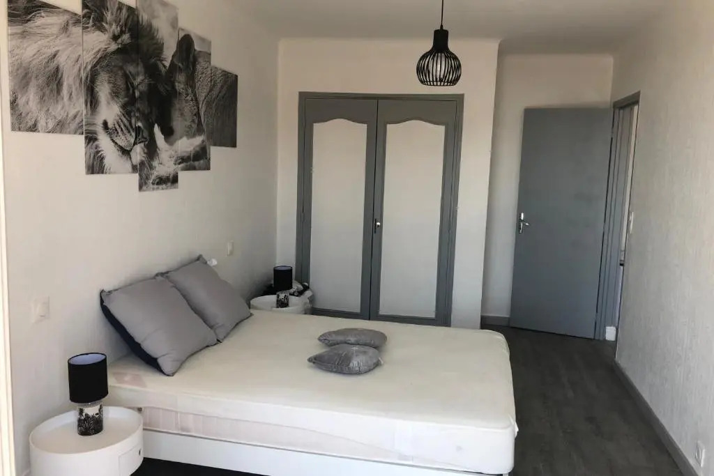 Beautiful Renovated T3 In The Heart Of Grasse!