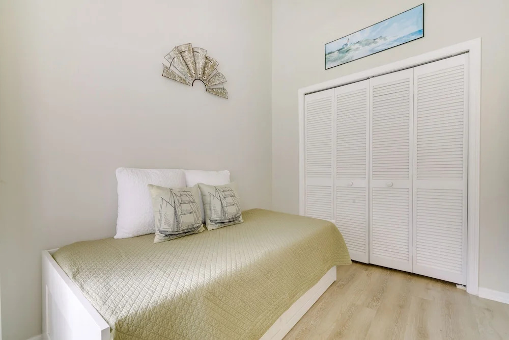 Sunny Home w/ Pool & Lanai - Near Rainbow River!