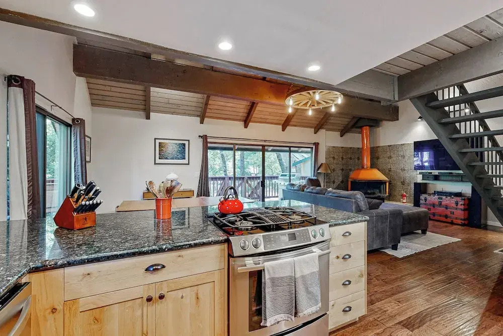 Walk to Golf & Restaurants: Serene Twain Harte Gem