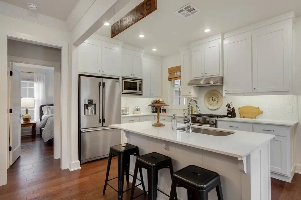 The SoFay Farmhouse - 1 Mile From U of A - Luxury Amenities