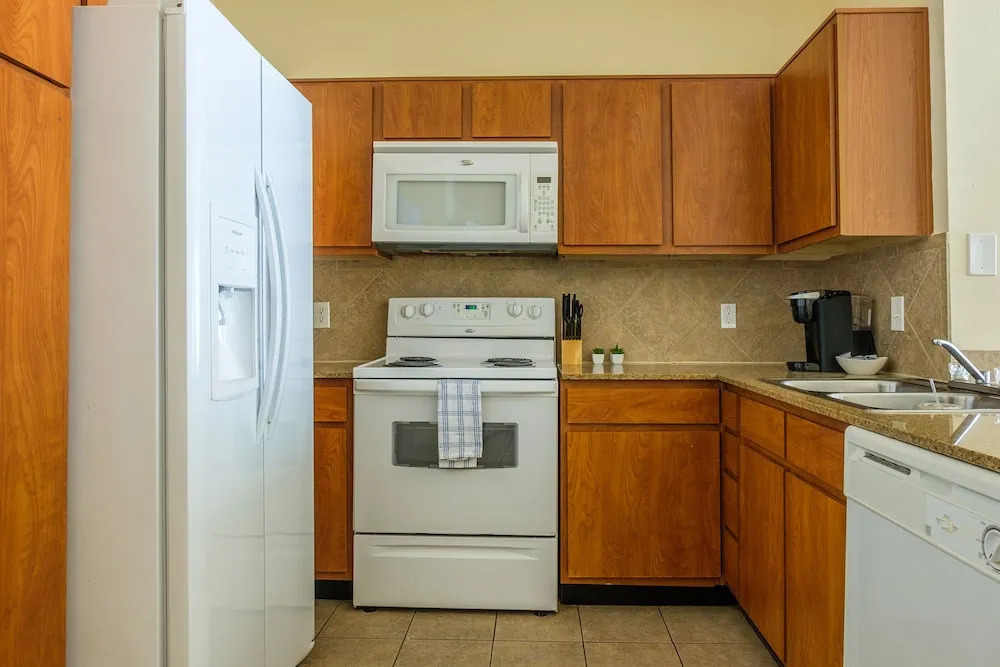 1 and 2 BR Apts in Downtown by Frontdesk