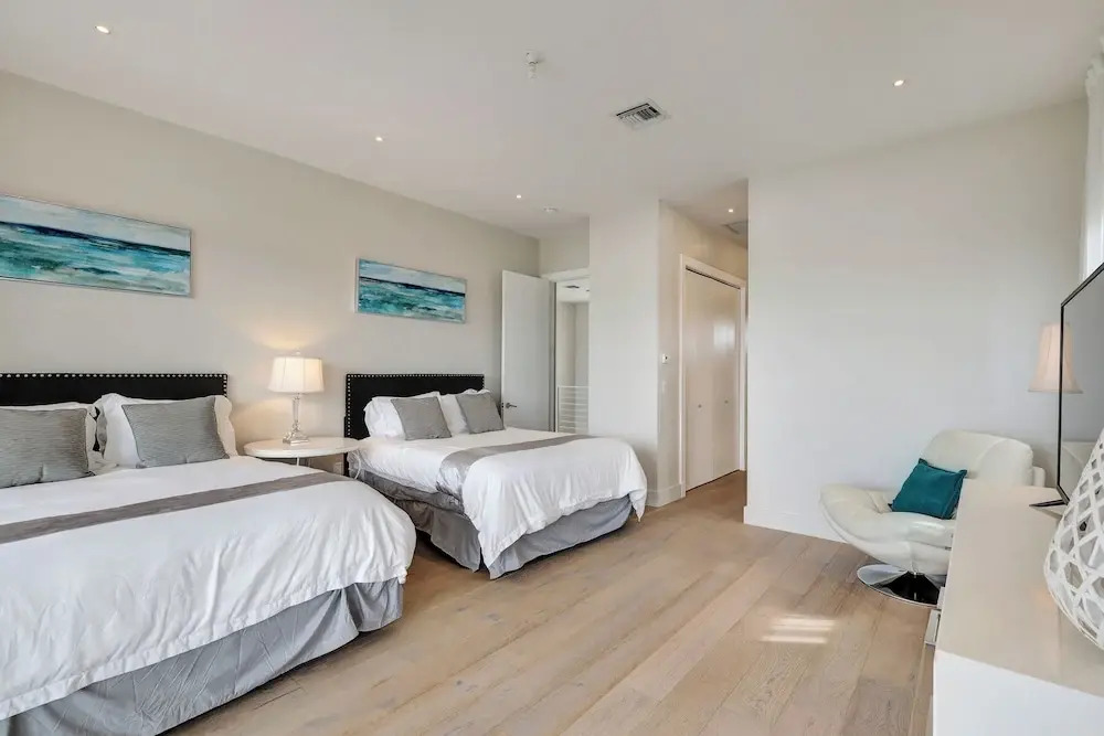 Luxurious Beach Retreat w/ Heated Pool&basketball