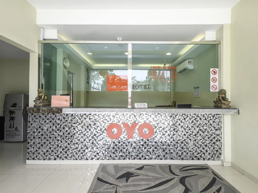 OYO 1136 PD Star Hotel