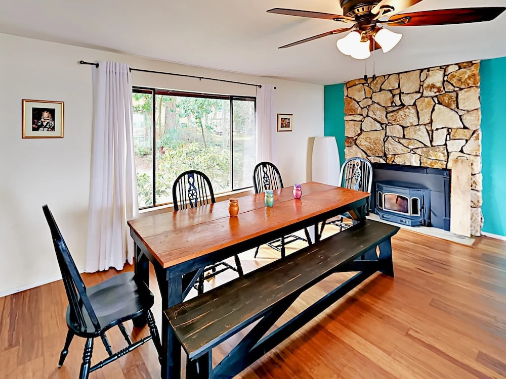 Puget Sound Views with Private Beach by RedAwning
