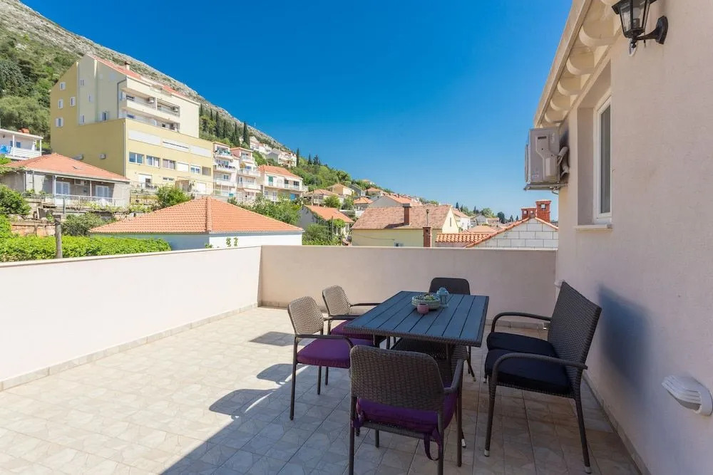 Ellu Apartments