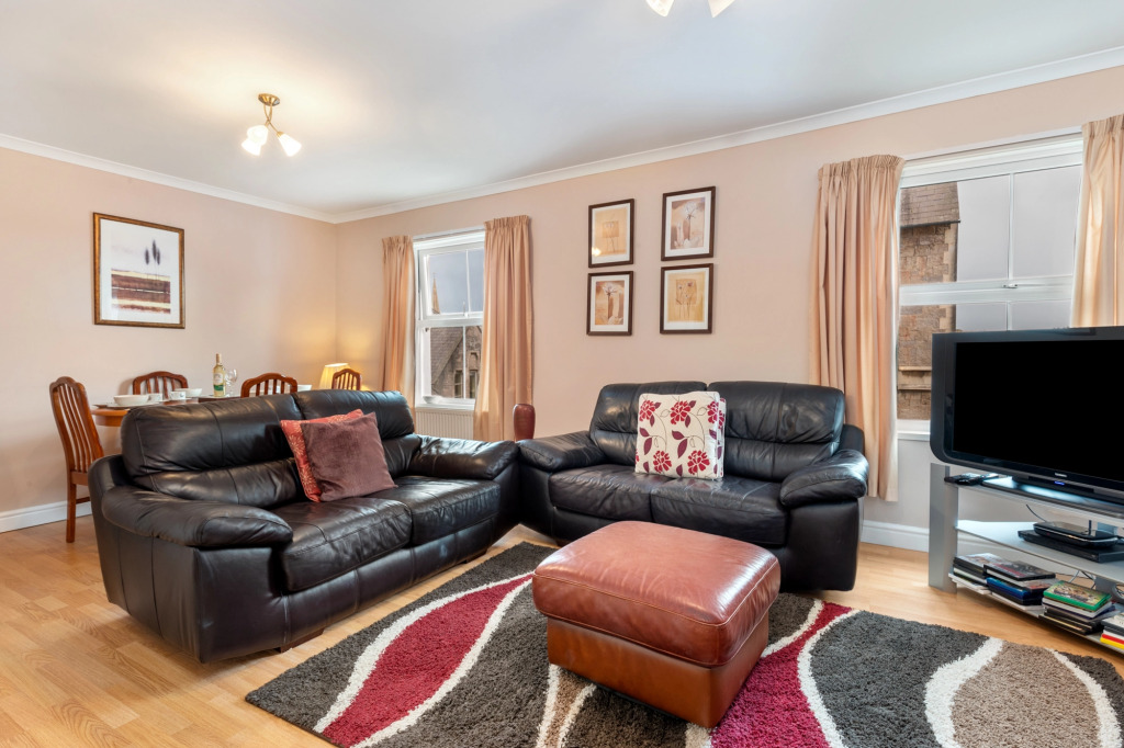 Arcadia House - Lovely Apartment Close to Beaches Harbour and Town Centre
