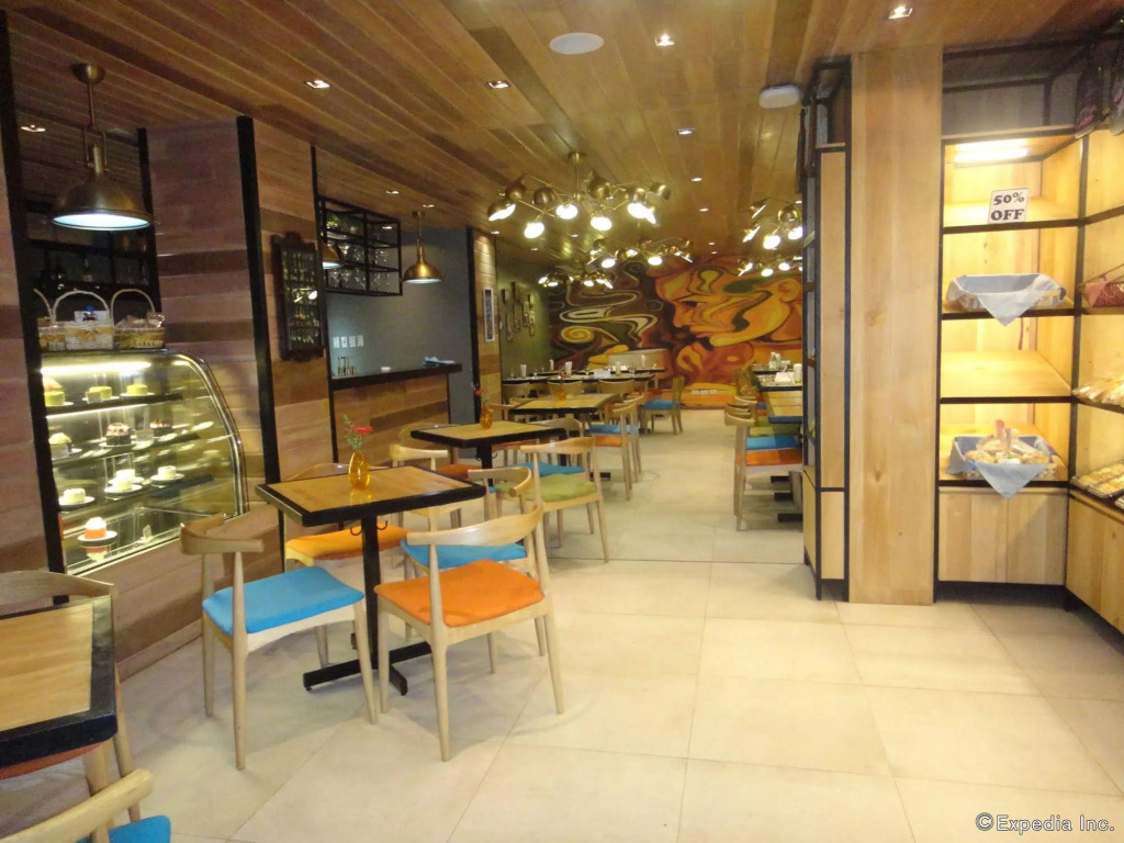 Golden Prince Hotel & Suites