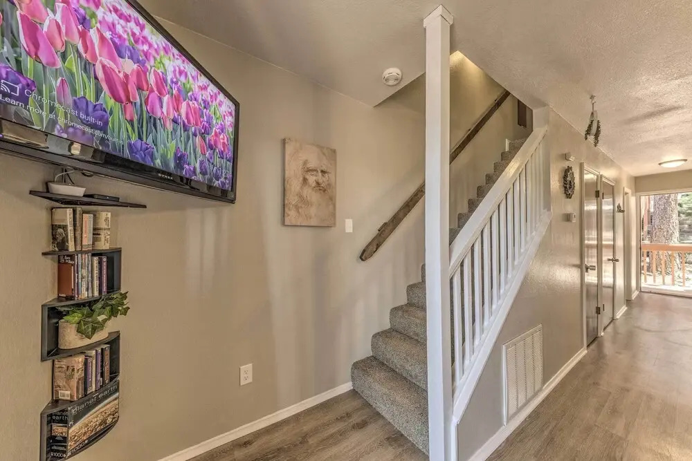 Forested Ruidoso Condo w/ Deck & Fireplace!