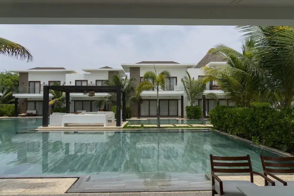 Villa With Direct Pool Access and Beach Access