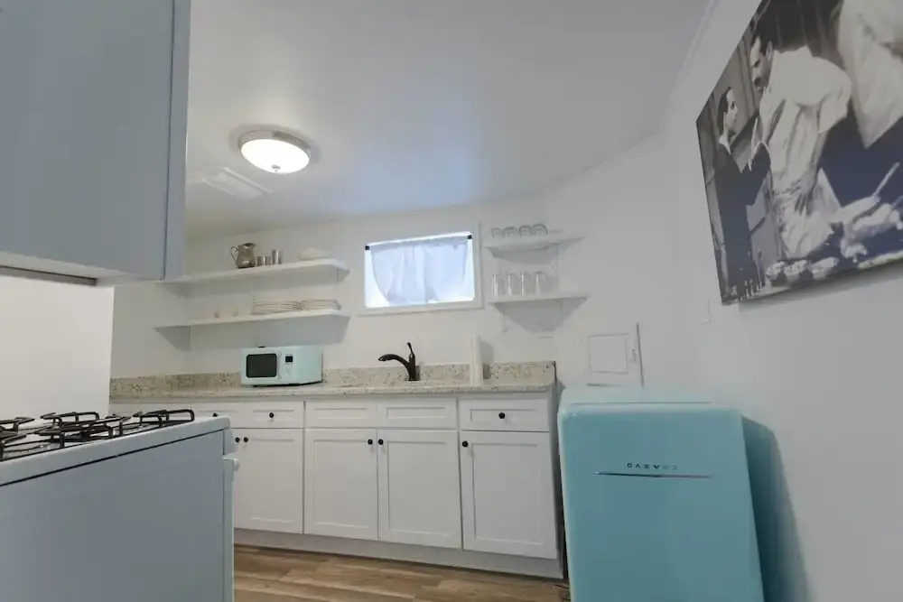 Cozy 1 BDR in Heart of Logan Square & Near Train