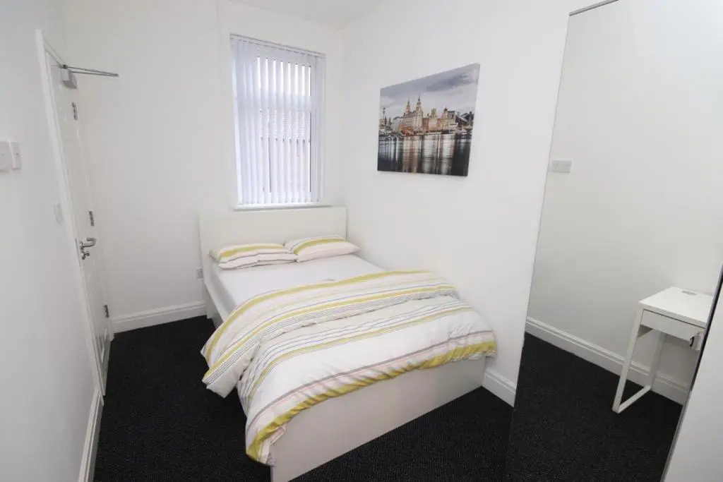 Stylish 7 Bed House, close to City Centre