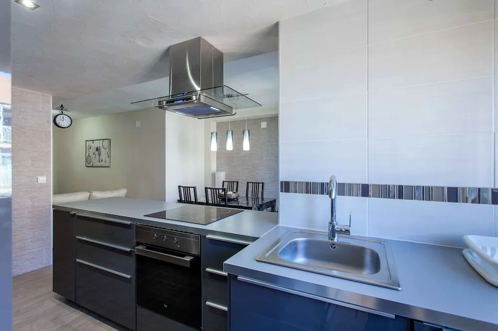 Valencia Flat Rental - Malvarrosa Beach Cavite