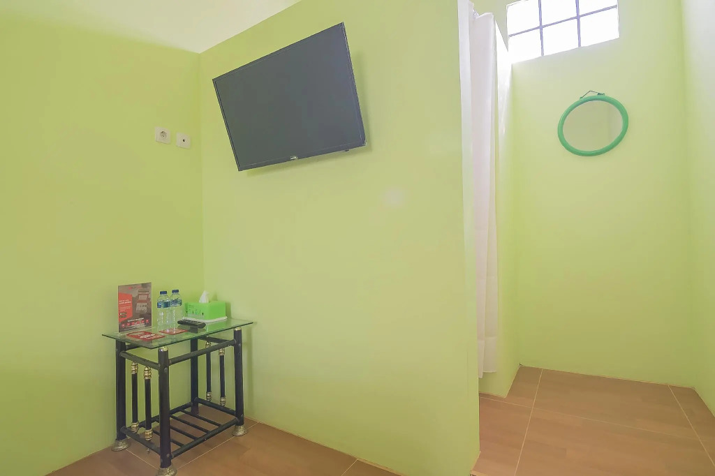 RedDoorz Syariah near Museum Wisma Karya Subang
